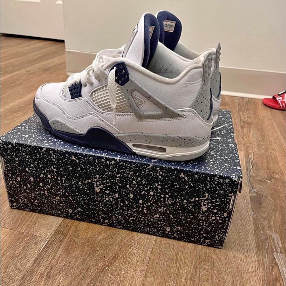 jordan 4’s midnight navy excellent condition